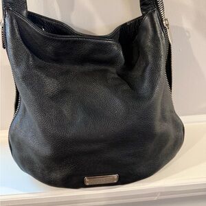 MARC JACOBS Q HILLIER BLACK ITALIAN LEATHER ZIPPERED SNAKESKIN preloved